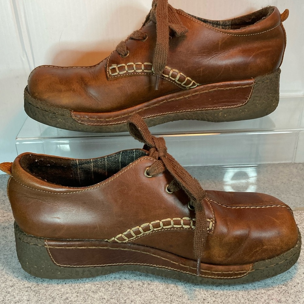 Size 8 retro inspired 70’s style leather Report leather chukkas.‎ Gum soles Fc 2